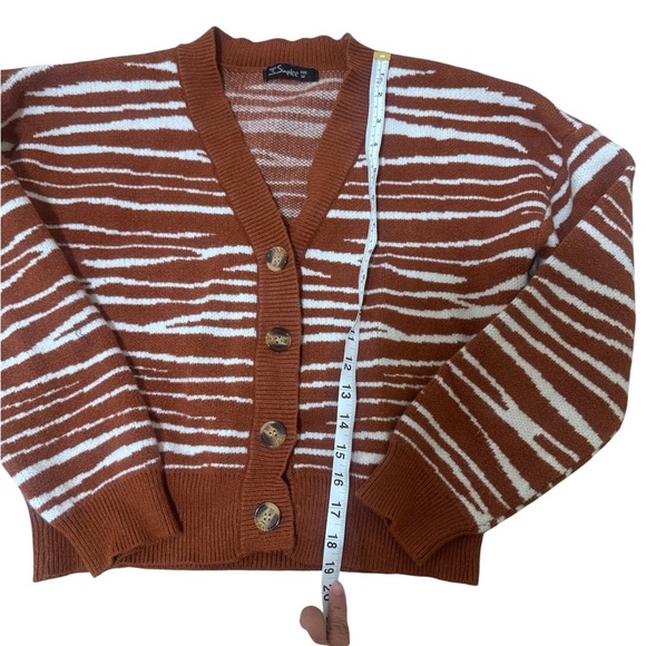 Simple Zebra Patterned Brown and White Cardigan - Picture 3 of 5